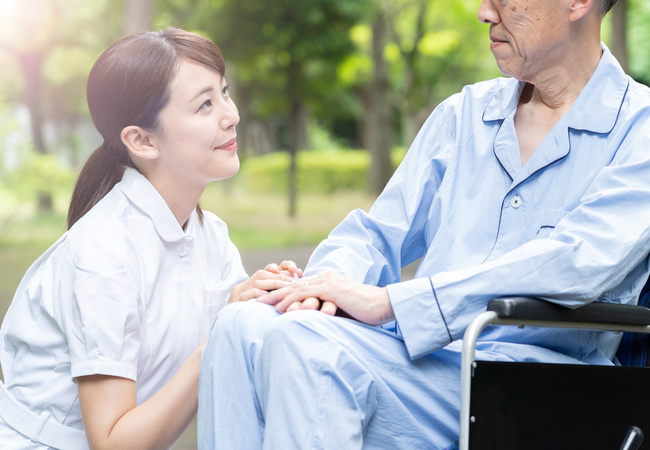 看護におけるタッチングの効果は?具体的な実践方法も紹介 看護におけるタッチングの効果は?具体的な実践方法も紹介