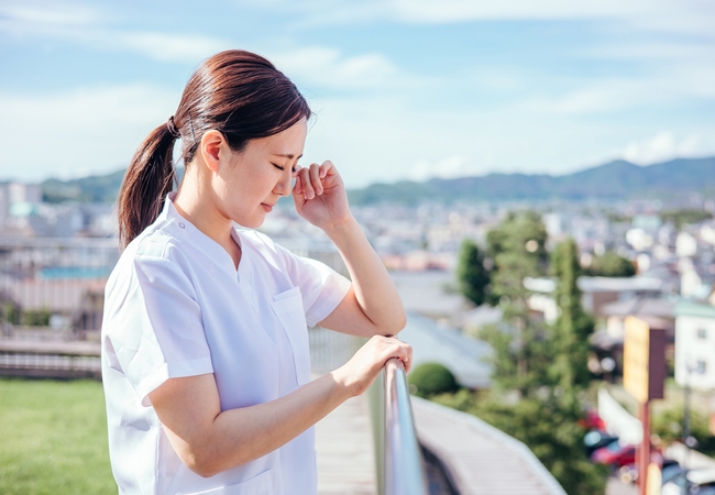 看護師が感じる感情労働のつらさとは?ストレスの原因と予防策も紹介 看護師が感じる感情労働のつらさとは?ストレスの原因と予防策も紹介