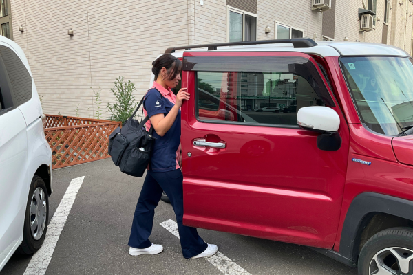 訪問先へ向かうNさん