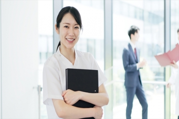病院以外のキャリアを前向きに考える看護師