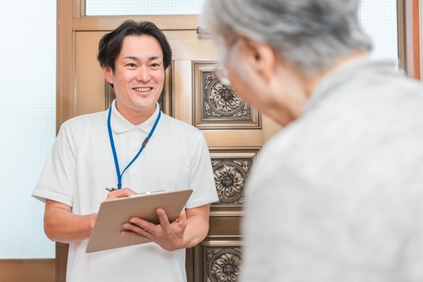初回訪問に臨む訪問看護師